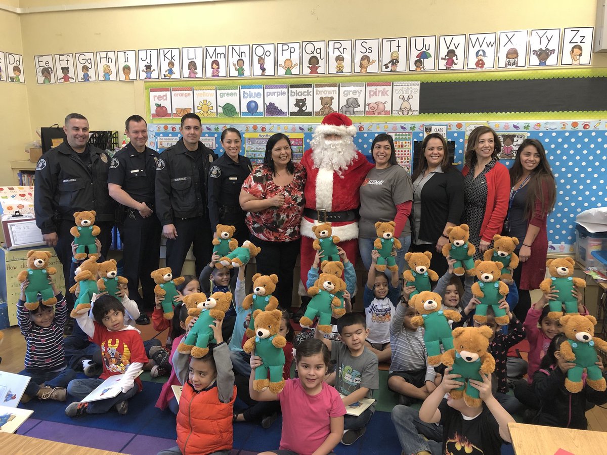 #LASPD Officers and #LAUSD Board President @Monica4LAUSD surprised Lorena St. Elem students this morning with Teddy Bears and Books, with a special visit from Santa himself. Together making a difference and bringing joy to the students we serve. #WeAreTheCommunity @LASchools