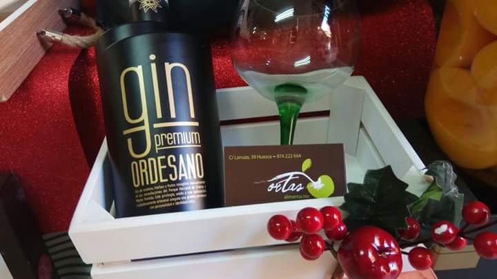 Los productos de Alimentación Ortas 🍅🧀🍷hacen que nuestras #CajasNavideñas  📥🎄 (6€ la unidad) luzcan incluso mejor!!! ¿no os parece?
