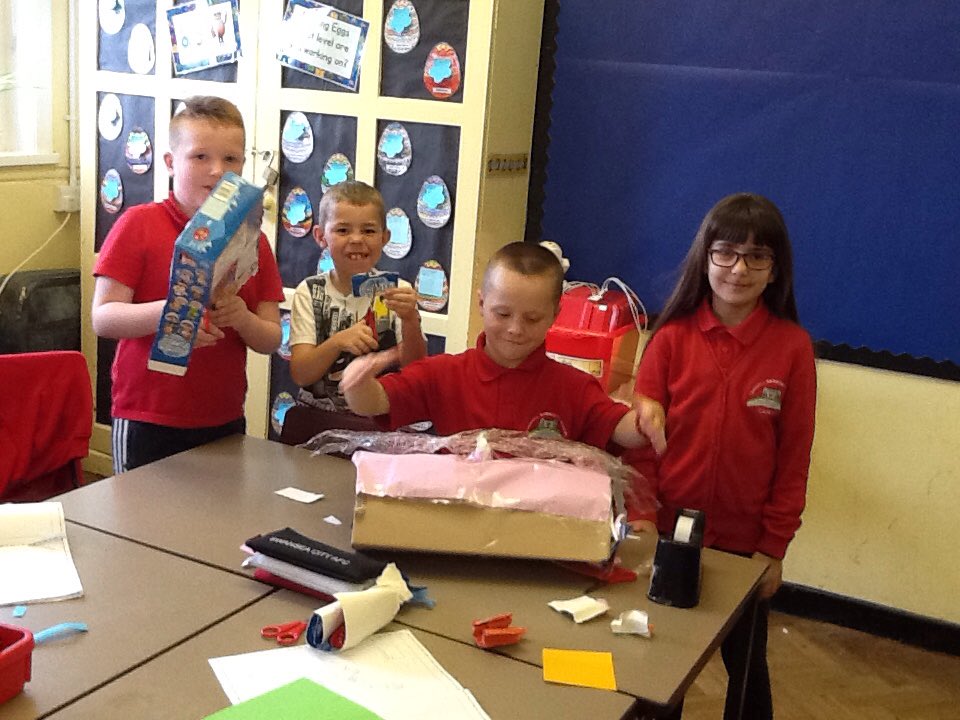 BubsyTownhill's tweet photo. Having fun making torches #thcyear4 #thcdt https://t.co/zWfwKdqvIi