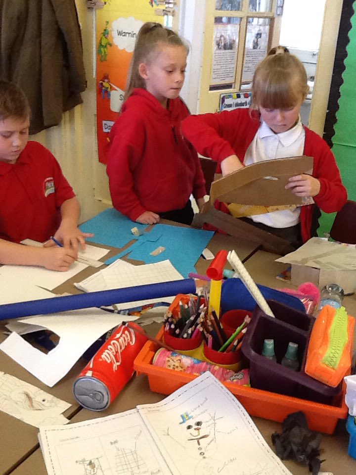 BubsyTownhill's tweet photo. Having fun making torches #thcyear4 #thcdt https://t.co/zWfwKdqvIi