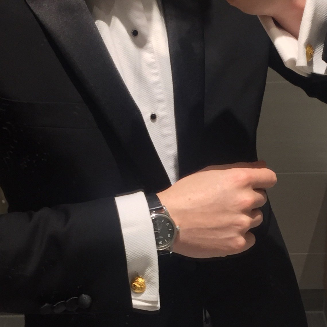 Who's looking dapper? One very chuffed client getting ready for #partyseason with a set of <a href="/Astratelli/">Astratelli</a> acorn head #cufflinks :) Shop now: ow.ly/WNBe50fDSrP