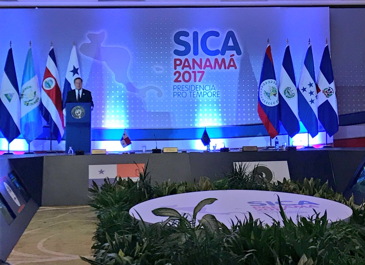 AHORA: Traspaso de la Presidencia Pro Tempore del #SICA  al Presidente Danilo Medina de República Dominicana.  <a href="/MIREXRD/">Cancillería de República Dominicana</a> <a href="/JC_Varela/">Juan Carlos Varela</a> #PPTSICAPanamá #CumbreSICAPma