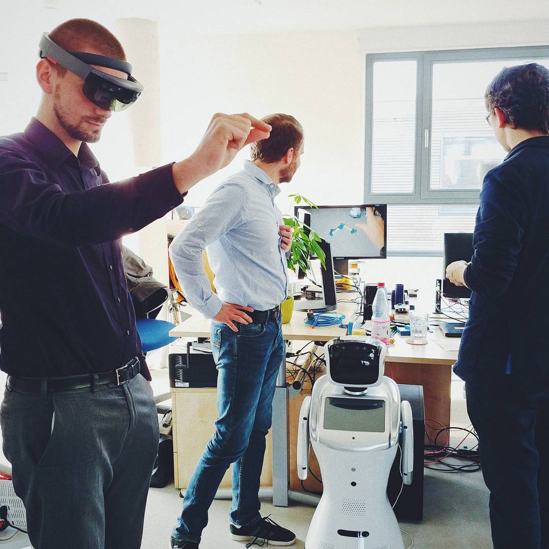 gestaltrobotics's tweet image. First preliminary tests of our robotic AR visualization. Thanks to Jan from @TUBerlin IAT department on giving us the rundown on @Microsoft HoloLens.
#gestaltrobotics #robotics #technology #startup #berlin #tech #augmentedreality #ar #tuberlin #sanbot #cobots #hololens #ui #ux