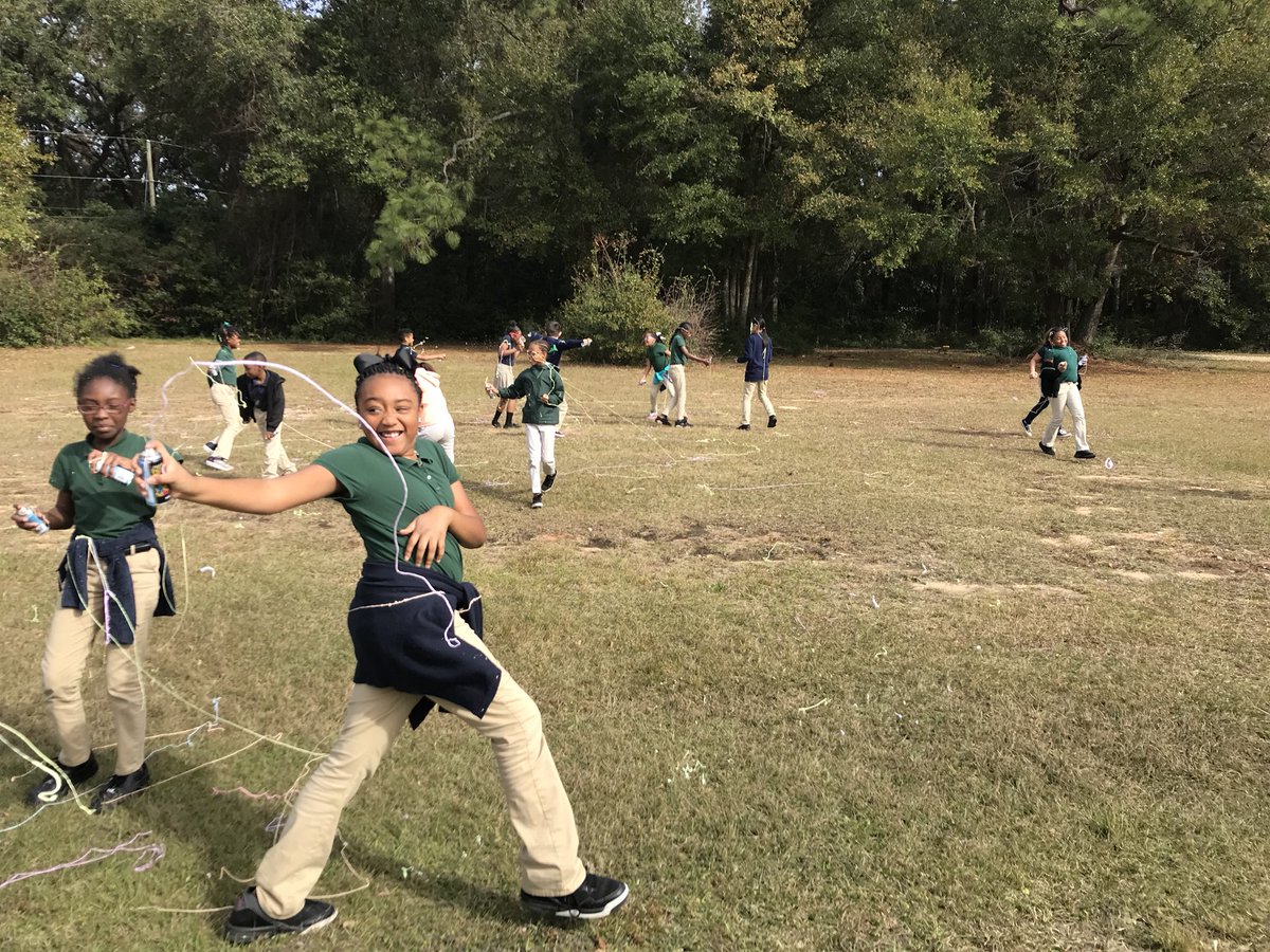 townsendmath's tweet photo. 2nd quarter DOJO reward was a silly string war! #promotingpositivebehavior @DicksonTigers @PrincipalERD @NorfleetGrade4 https://t.co/UOv9uSYB9T