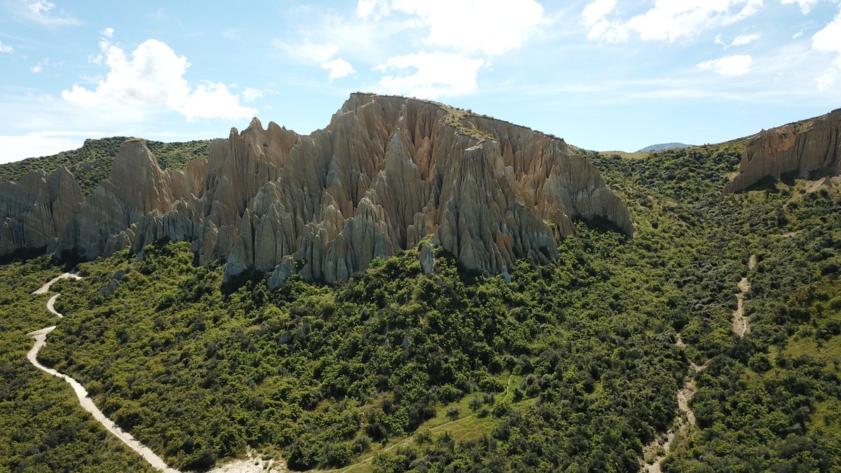 Jacco_video's tweet photo. One of the best kept secrets in #NewZealand #Claycliffs around #Omarama , #arialshot I am not telling where u can find it..... https://t.co/s2Vozpl6gU