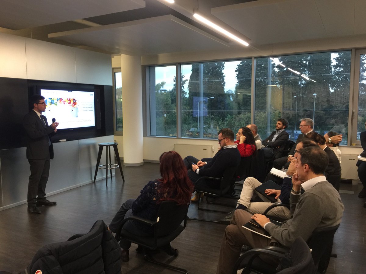 eFMnet's tweet image. Nella giornata dell’innovazione del @EMBATorVergata le competenze e la curiosità dei partecipanti si sono fuse con le nostre esperienze in un entusiasmante scambio di stimoli sugli #engagingplaces, gli #assistentivirtuali, #bigdata #PredictiveMaintenance. @difausto @vittorio_c_