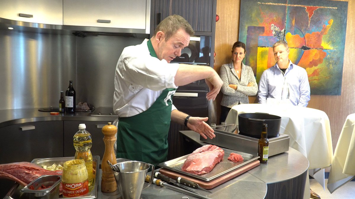 Sterrenstoof! Erik van Loo** van <a href="/parkheuvel/">Rest. Parkheuvel</a> maakt runderstoof van Ierse sukade. foodtube.nl/sterrenstoof-e…