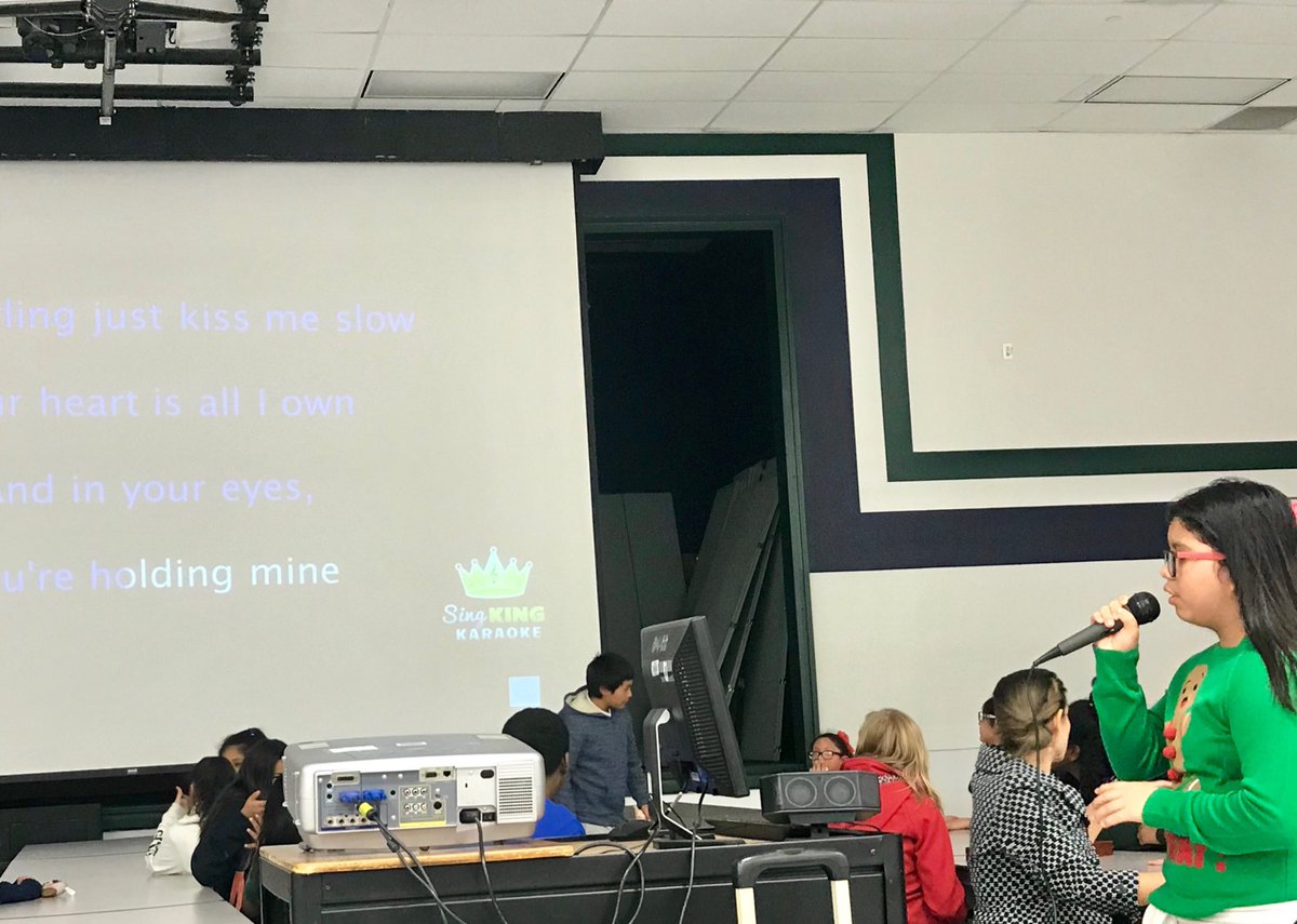 MabelEvans17's tweet photo. Karaoke during lunches at #SliderMS #sisd_reads https://t.co/QrsGEgEcFg