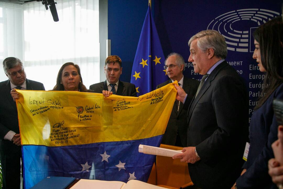 yamisaleh's tweet photo. Mi hijo @LORENT_SALEH envió esta carta al Presidente Tajani @ep_tajani agradeciendo su solidaridad con #Venezuela y reafirmando su lucha desde la prisión por los #derechoshumanos y la Libertad de Conciencia https://t.co/FBouLfiAWK