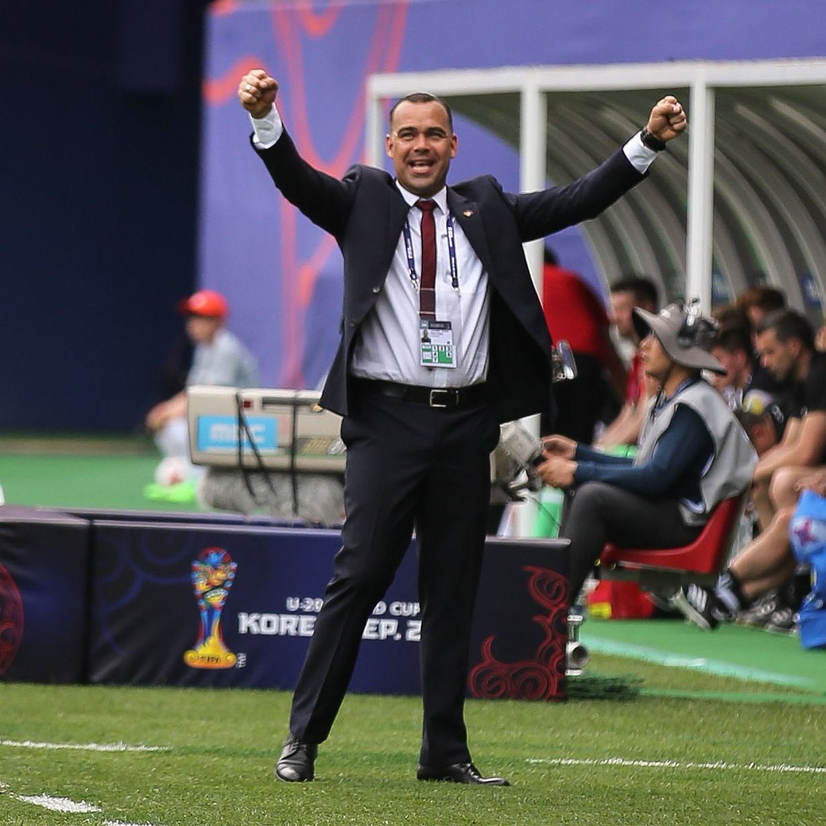 SeleVinotinto's tweet photo. El seleccionador nacional Rafael Dudamel fue elegido este jueves "Entrenador del Año" por el Circulo de Periodistas Deportivos, luego de alcanzar el subcampeonato en la Copa del Mundo de la FIFA sub-20 #Vinotinto https://t.co/5UVoOaJCTk