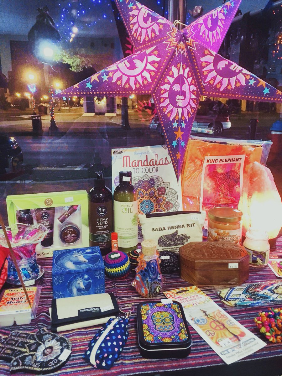 PuffsterShop's tweet photo. Did you know Puffster has lots of gifts for non-smokers?

#downtowndover #doverde #doverdelaware #delaware #netde #holidaygifts #holidayshopping #wishlist #wishlist2017 #bohemianclothing #winterfashion #tapestries #himalayansaltlamp #incense #oilwarmer #hippiegifts #bohogifts https://t.co/HNHcrHQRRr