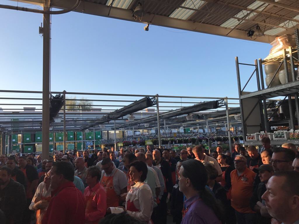 OrangeLiving10's tweet photo. MVP walk at #store472 today! Walking through D28O. A special visitor, division president Hadyn Chilcott, joining us for the fun!! What an awesome day!!! https://t.co/31443k36Dj