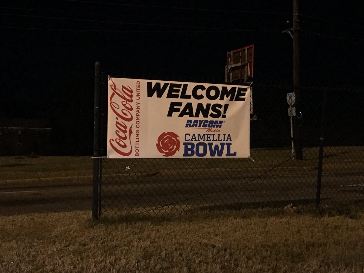 nickpopham's tweet photo. Just got off the freeway in Montgomery! This greeted us on the off ramp. #HowlAbama https://t.co/E0eeBPKnJv