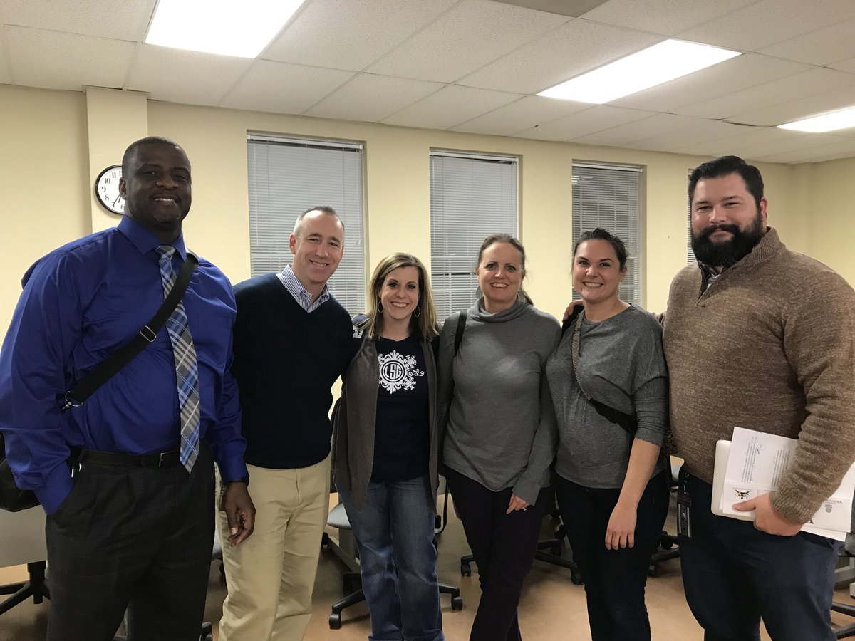 leah_sarantop's tweet photo. @LexingtonOne admins and teachers learning about restorative discipline practices from the USC CEEAAS. #learngrowshare #lexlearns https://t.co/nYtbG2kELF