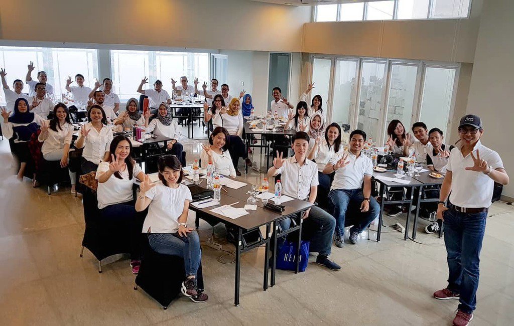 Culture atau Budaya di setiap Bisnis sangatlah penting. Bahkan sering saya katakan 1 Aset Terbesar di Bisnis, selain Great Brand, adalah Great Team yang direkatkan dengan Great Culture.

Di GRATYO, kami memiliki FeedForward dan Kaizen sebagai salah satu … bit.ly/2yuusHS