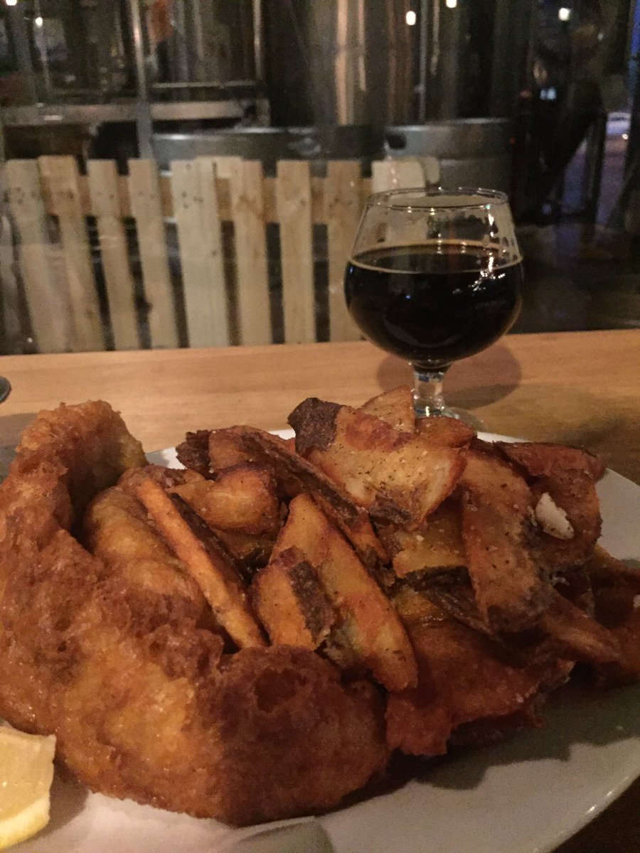 HD_Rex_2729's tweet image. Not pictured: me demolishing the fish and chips #ItsSoWarmICouldEatOutside #LoveSomeFishButImBadAtFishing #TinyArmProblems #StillCanReachMyBeerThough