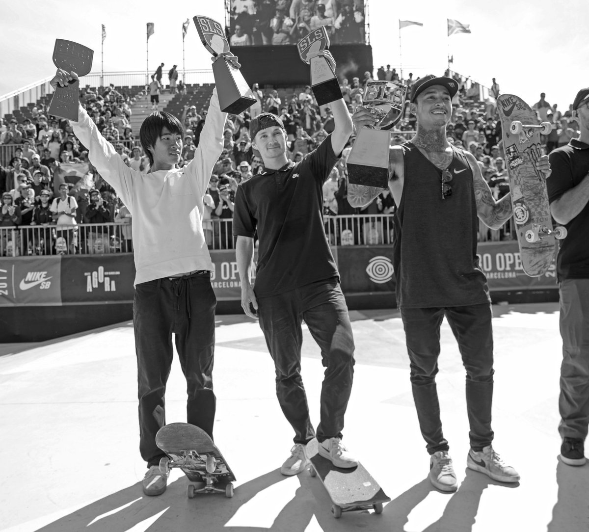 StreetLeague's tweet photo. After a heated battle with new blood @yutohorigome coming in hot and @shanejoneill trying to Nollie 360 Flip Fs Board the rail, @nyjah proved he was back this year and came out on top of the 2017 SLS Pro Open:

🥇 @nyjah 
🥈 @shanejoneill 
🥉 @yutohorigome 

#2017SLSWorldTour https://t.co/S3xTN2JCZO