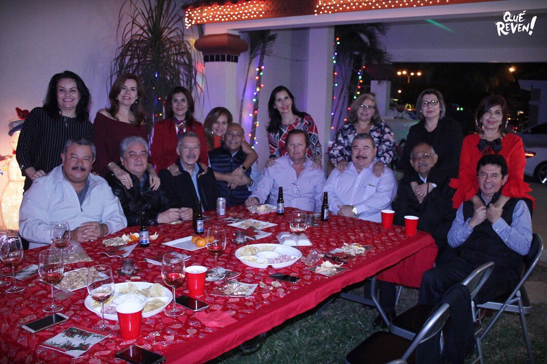 QUEREVEN's tweet photo. Festejar con nuestros seres queridos es el mejor regalo 🎁 #CelebremosJuntos #Posadas #Cena https://t.co/AZ7dUDCLc6