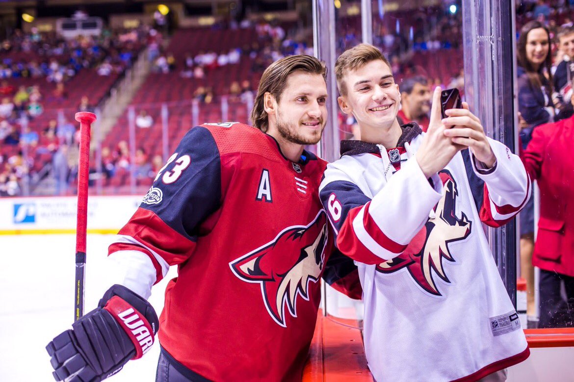 Coming to #TBLvsARI?  Tweet us using #lifegOEL for a chance to win a selfie with @OEL23! https://t.co/o8BoyNMuzL