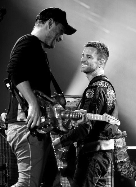 coldplaysmiling's tweet image. ft. jonny and guy 🖤🖤