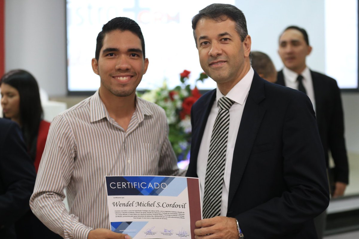 AdvParaAmapa's tweet photo. Líderes recebem seus certificados de conclusão do primeiro módulo de Capacitação Teológica de Líderes. #Catel2017 https://t.co/HzVisFskdS