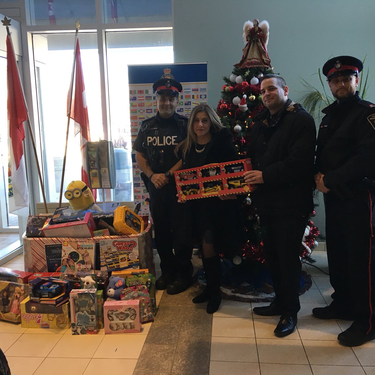 RyanS_76's tweet photo. The #DVH is GUILTY of supporting Holiday Heroes with @YRP #HappyHolidays @DVH_TD @tdpauld @ChrisStamper_TD @AndrewP_TD @annav_td https://t.co/6I6byZSS09