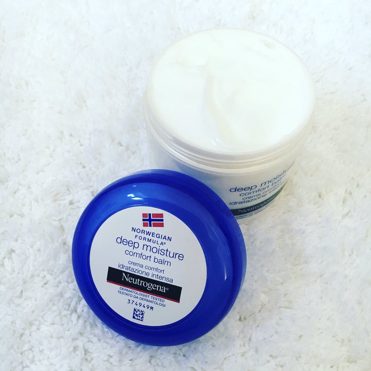Ginger_Talks's tweet photo. ❄️❄️❄️Protect your skin this winter with @Neutrogena Norwegian formula #deepmoisturecomfortbalm perfect to battle the winter cold and keep your skin hydrated! ❄️❄️❄️
#beauty #beautyblogger #bbloggers #linkinbio #gingertalks #ontheblog musthave #skincare @talkpr https://t.co/5KNstLjq4b