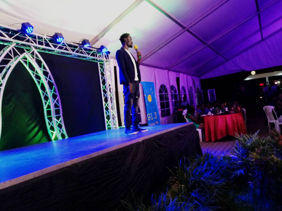 paulwebs1's tweet photo. One time they took "Kawunyemu" to soroti the home of alcohol, the next day they had arrested the whole village, RDC, DPC, OC etc. Emma #DinersComedy https://t.co/xsj0Y9O2BS