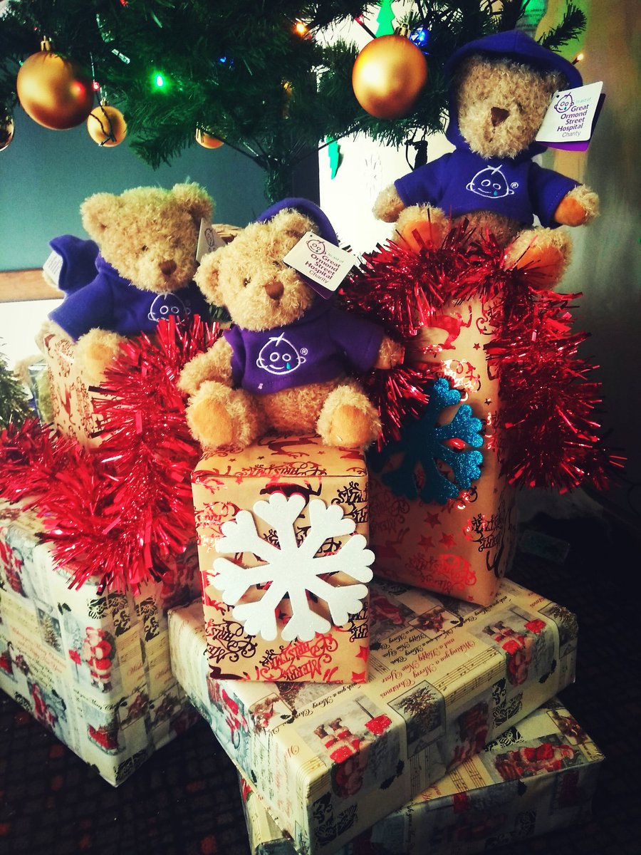 Together for GOSH! <a href="/MrBernardBear/">Bernard ʕ´•ᴥ•`ʔ</a> <a href="/Nitin97034968/">Nitin</a> @JamesRider_PI <a href="/gary_villiers/">Gary De Villiers</a> @premierinn_t5