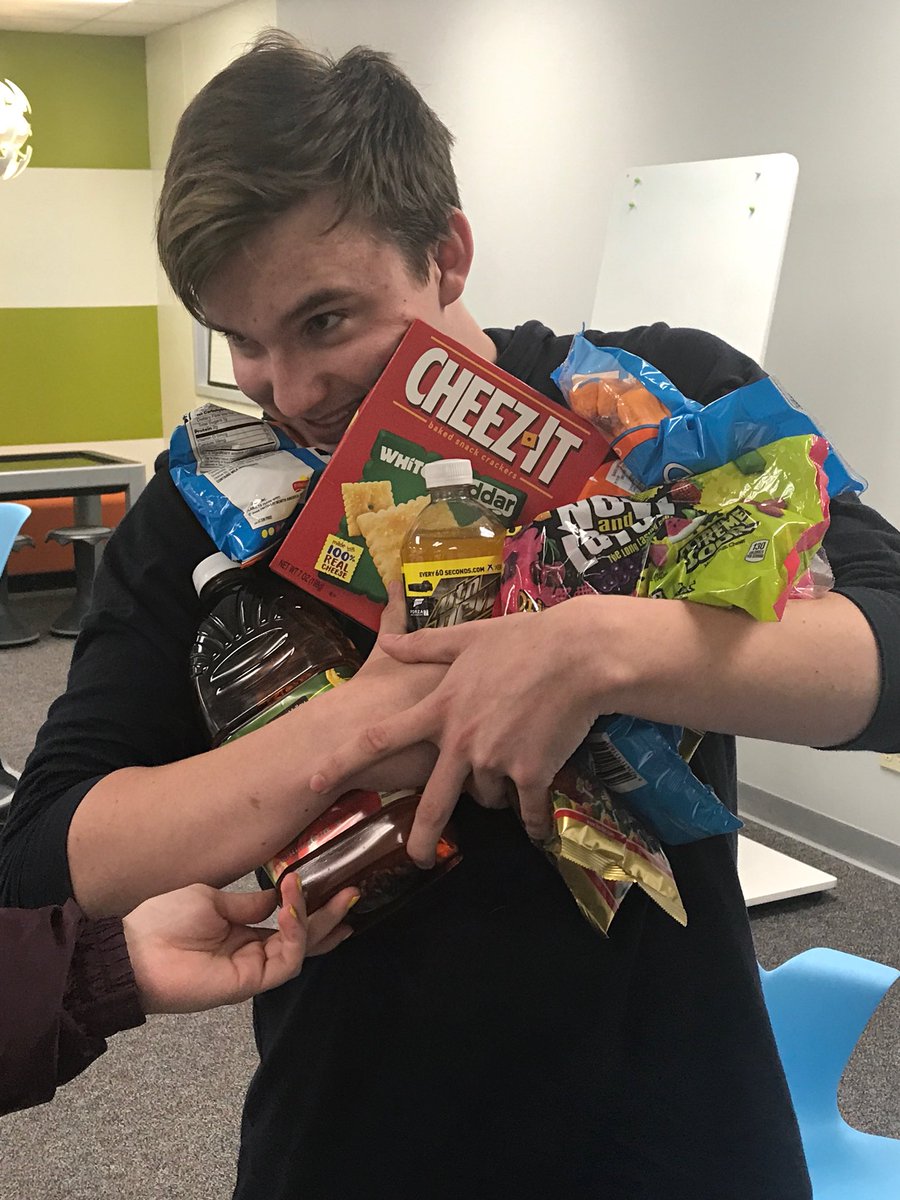 IowaLead's tweet photo. We have lots of fun during ILEAD! One of our favorite things are getting to have a lot of snacks while learning! #ilead #iowa #learning #fun https://t.co/QmUMI9LHQM