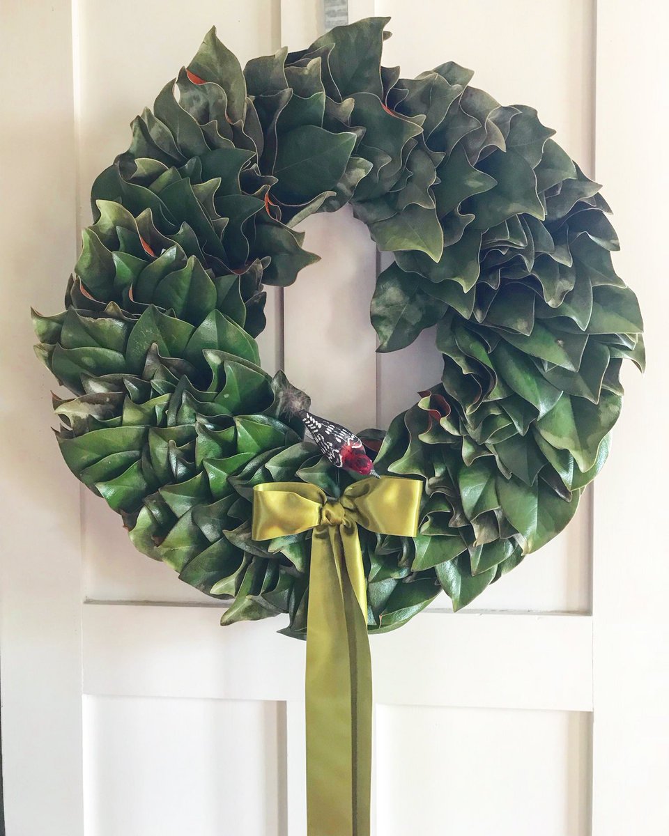 WMUR9's tweet photo. Happy Holidays. The @ExeterHouseTour tonight @NHChronicle #NHChronicle via @ErinWMUR https://t.co/UK030KWzHg