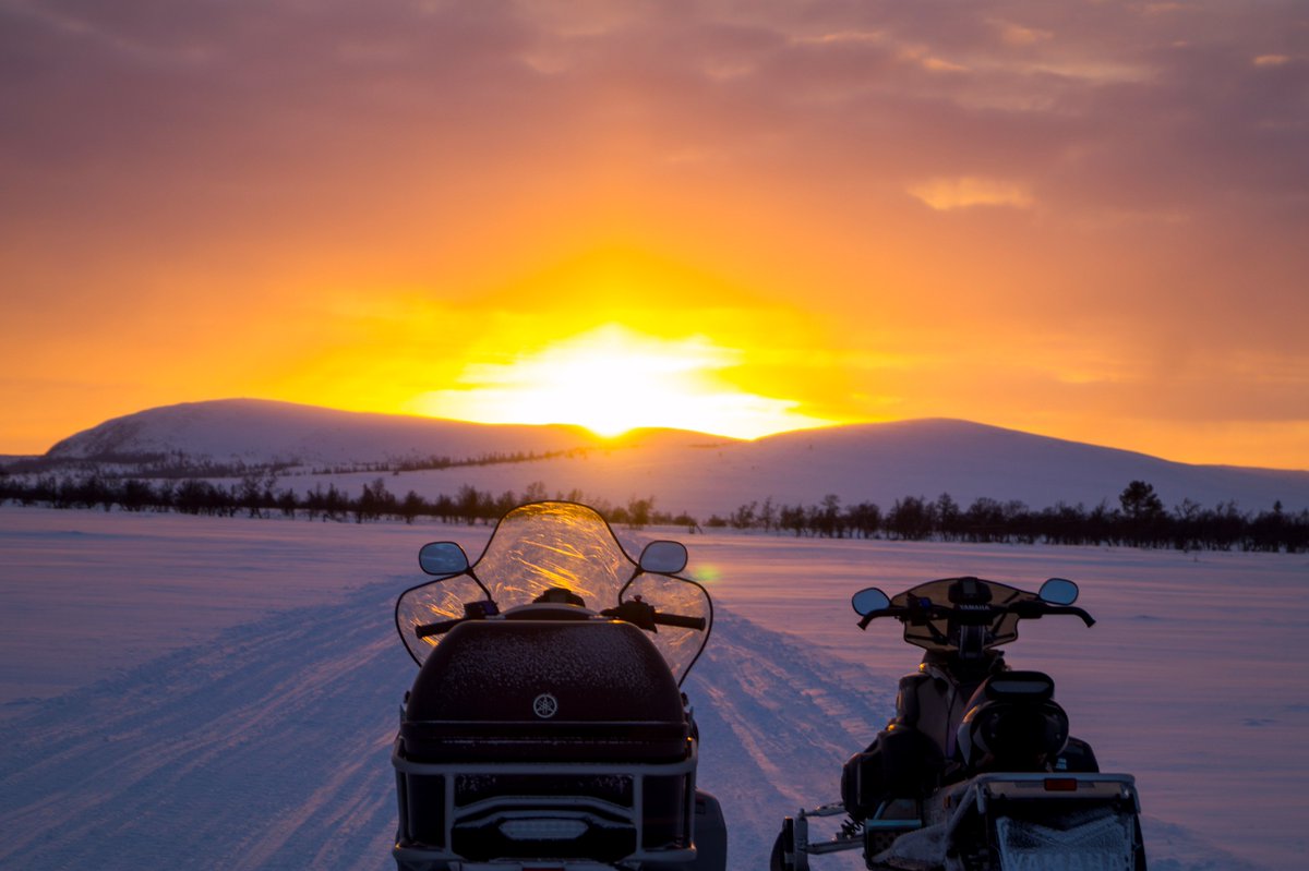 Another adventure! 

#adventure #travel #winter #snow #stormhour #earthpix #amazing #500pxrtg #sunset #snowmobile #beautifuldestinations #wild #photo #photooftheday #like #sky #clouds #natgeo #geography