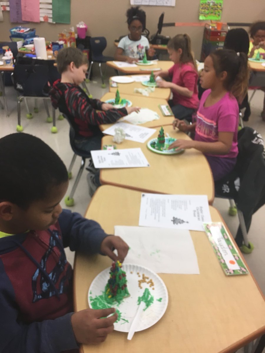 burcham_piccola's tweet photo. We made Sugar come Christmas trees!! The kids loved reading the recipe and creating their treat! We even had comprehension questions about our recipe! Learning is always more fun with icing! #180DaysofGreatness #TheFranklinDifference @leighmragsdale https://t.co/MQi2x8zLzO