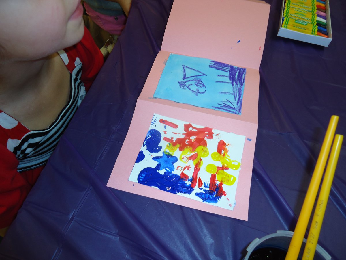 tinafisher71's tweet photo. Children's Art Network with Kindergarten this morning. Such fun! #ves_panthers #bathschoolrock https://t.co/EdJnnlQGjP