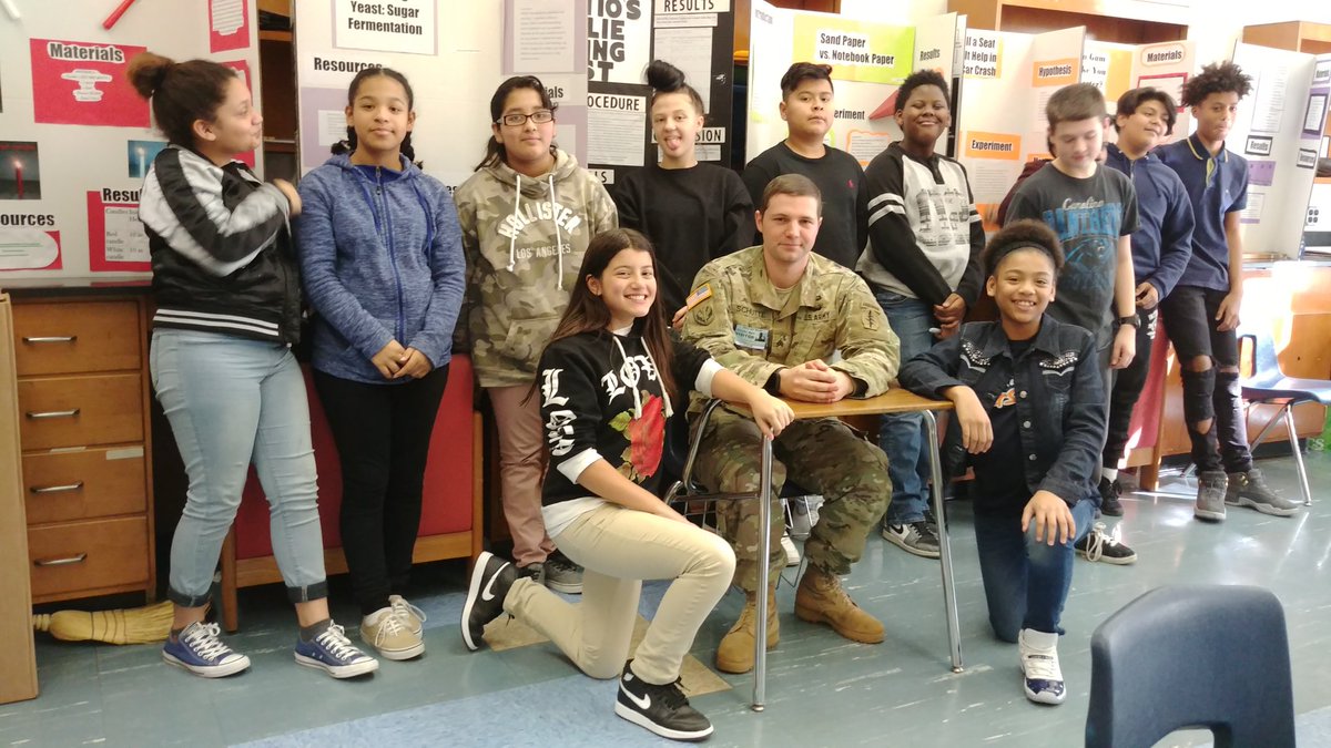 HeatherScales3's tweet photo. Thank you officer Schultz for sharing with the PHMA 7th students today ☺ @philohillroars https://t.co/CZ6VLl870R