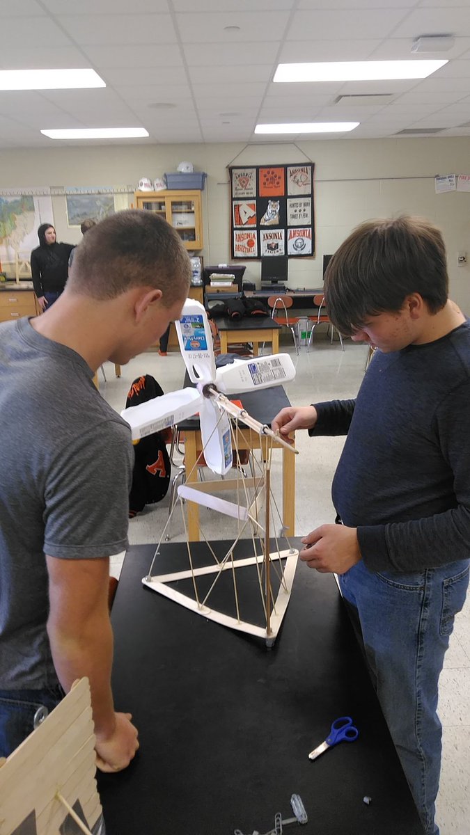 jw_therisen's tweet photo. Getting ready for competition!
#windmillproject https://t.co/EuEFBVX216