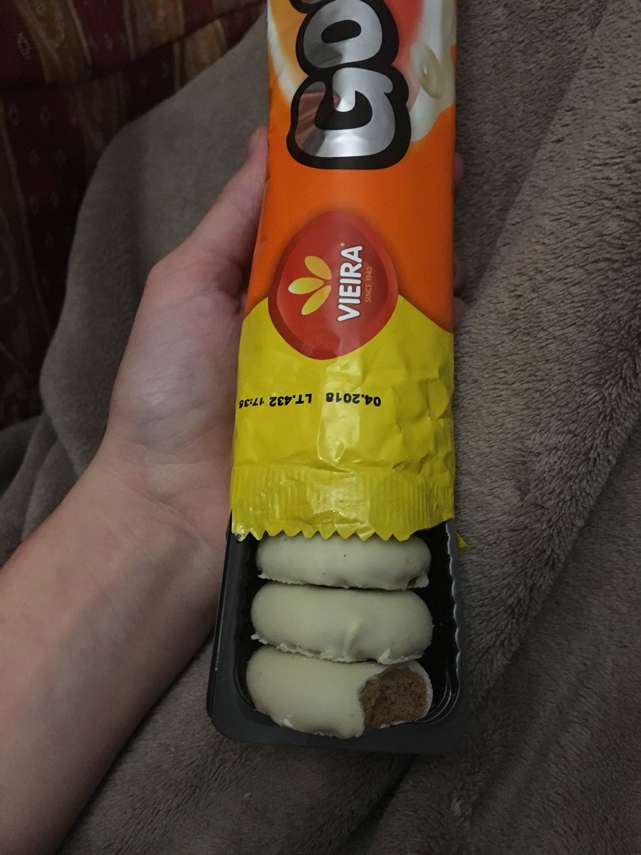 eri_tzortzi's tweet photo. I love this cookies but today they surprised me with this #vieiradecastro #vieira #goodies #portugal #cookies #disappointment https://t.co/jYhjsDtyXe