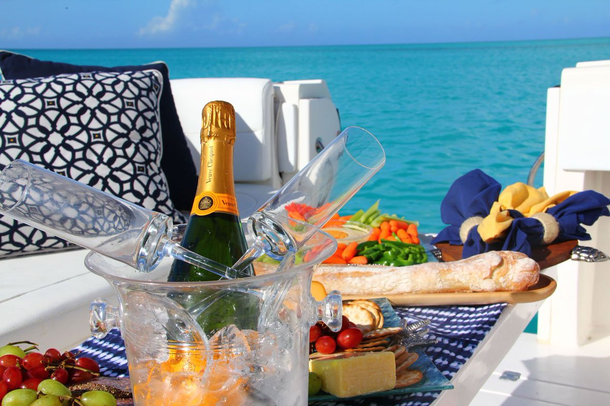 Is someone else enjoying a wonderful lunch break today in the Islands? 
Photo: panoply