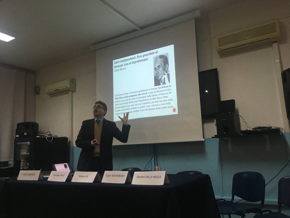 sandra_troia's tweet photo. #AICA #Anorc I.C. ALFIERI Taranto #informaticagiuridica https://t.co/GURYviue65