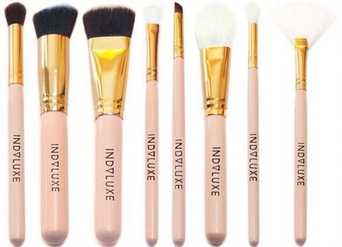 IndyLuxe's tweet photo. Miss having different coloured bristles? Our newest collection has 4 white &amp; 4 black!

Shop here: https://t.co/WeNWeAny8d #bbloggers #giftideas #mua #makeup https://t.co/9yGQg5S2Gz