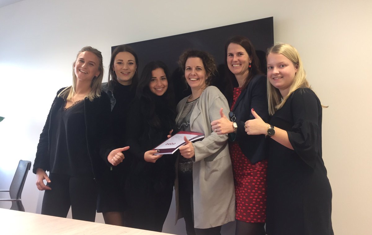 robertsnel's tweet image. Vandaag hebben 4e jaars communicatie studenten van de @Fontys Hoge School Tilburg een waardevol adviesplan m.b.t. de positionering van @BobaOpleidingen aangeboden aan ons team. Dank Sterre, Sigrid, Joia, Naima en Leslie!