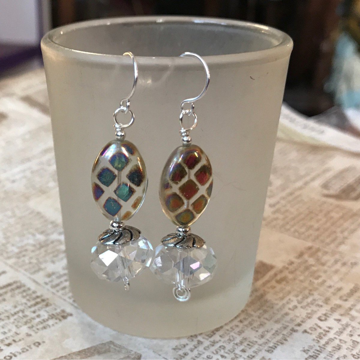 wyrdingstudios's tweet photo. Tiny Evil Genius Earrings: patterns https://t.co/ULbf9BnLNE https://t.co/Tg3aNI0IU9