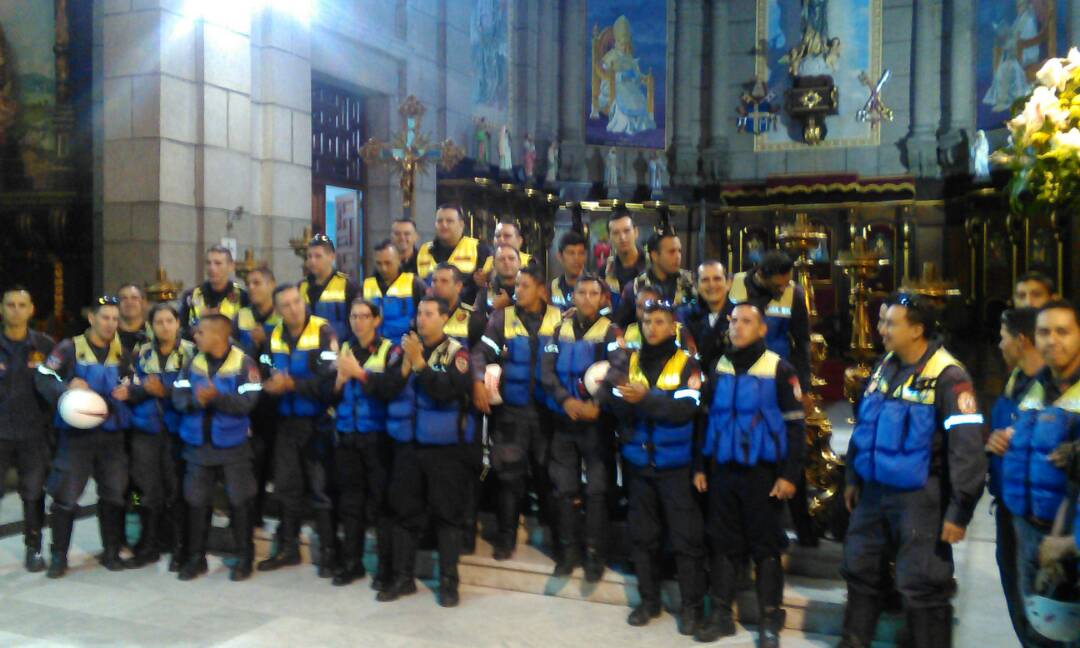 bomberos_merida's tweet photo. La Brigada Motorizada @brai12brai del @CNB_Merida en Misa de nuestro "XIII ANIVERSARIO" en acción de gracias. Acompañados de nuestro 2do Comandante Mayor. Jesús Gómez en representación de la Plana Mayor. Honor a quien Honores Merece Brigada de Respuesta y Atención Inmediata https://t.co/o9LD4iLCPS