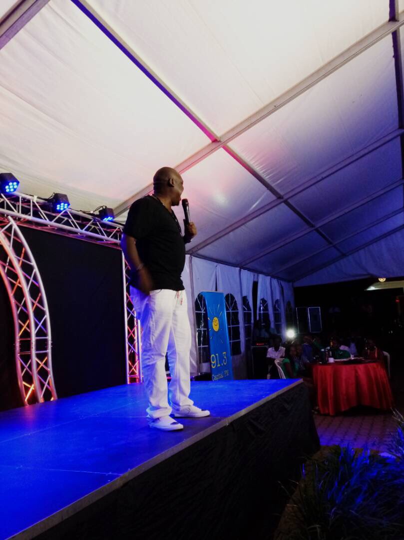 oworugambo's tweet photo. Even if @idringp doesn’t talk, his looks and gestures he makes on stage are jokes.
#DinersComedy https://t.co/AsYQBnCqRn