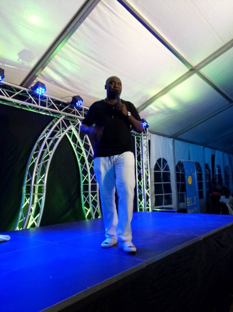 oworugambo's tweet photo. Even if @idringp doesn’t talk, his looks and gestures he makes on stage are jokes.
#DinersComedy https://t.co/AsYQBnCqRn