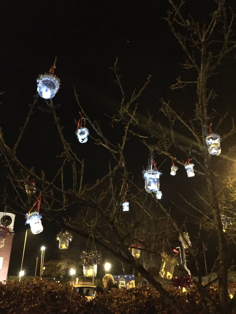 WarnerFancy's tweet photo. School Lantern Parade and Father Christmas @UptonInfant https://t.co/rOwD4FUqex