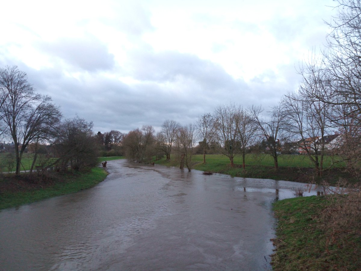 AnjaAtEschborn's tweet photo. Tiny Nidda river became pretty high and wide with all that Rain and snow and rain https://t.co/qVjBSNSugc