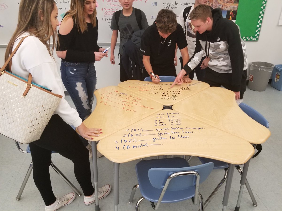 staceyscheins's tweet image. Notes and practice activities are fun when you write them on your dry erase desks! #changeitup #funwarmup #engagement