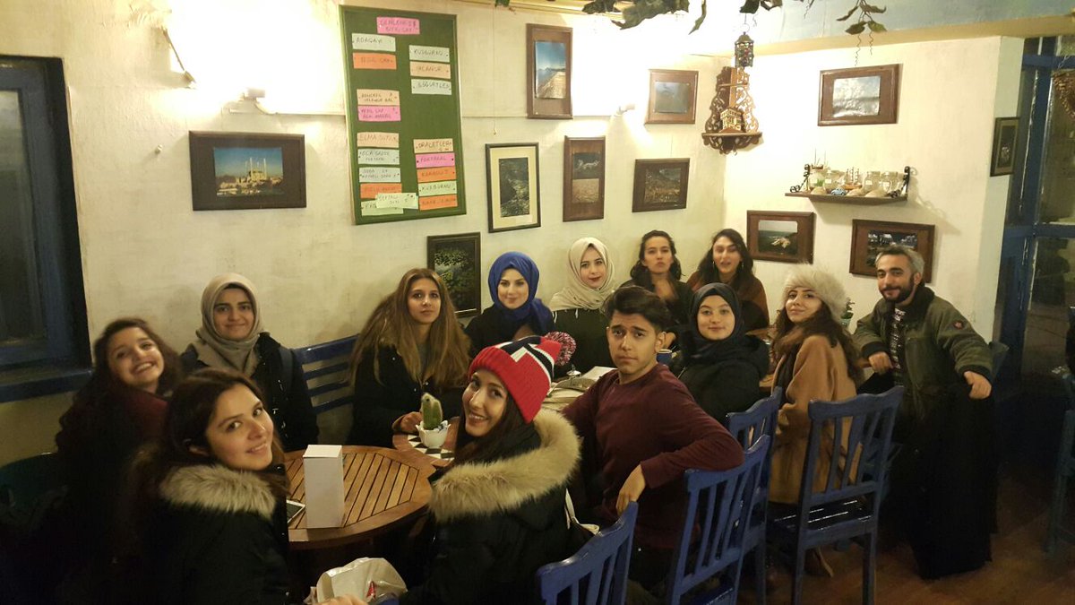 ybuabgenclik's tweet photo. Yine tatlıyız yine bir aradayız🙃 Klüp toplantımızdan kareler🙋 https://t.co/4Y0X8ParS0