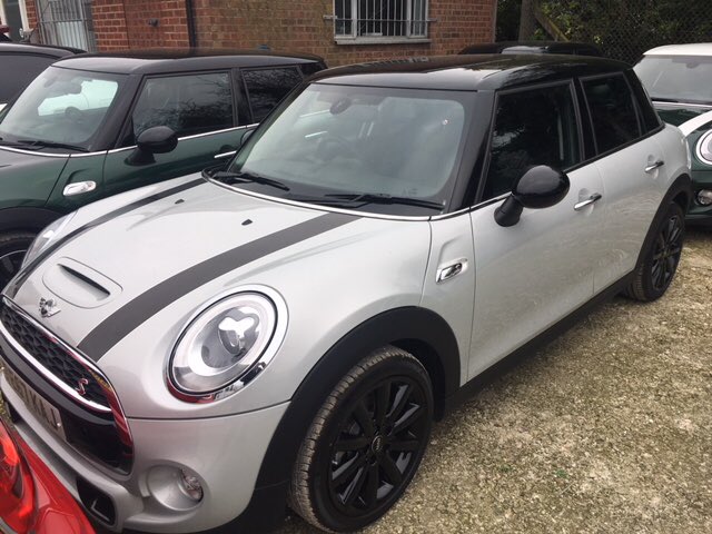 Cars4Starsuk's tweet photo. 2017 Mini Cooper s @Cars4Starsuk only £350 a month https://t.co/eb4r1utztR